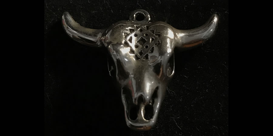 Colgante Cráneo Longhorn. Plata 925mm.