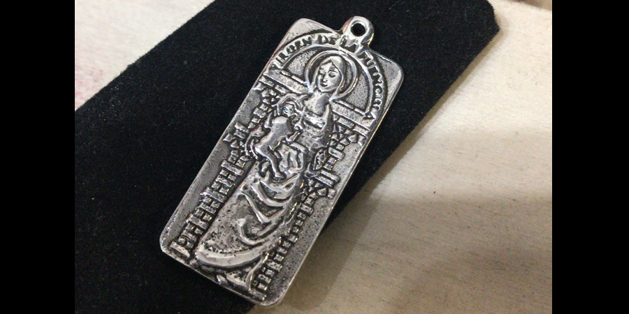 Medalla de la Virgen de la Fuencisla. Plata 925mm.